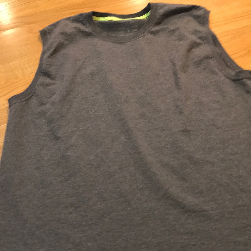 Two Men’s Muscle Shirts - Picture 4 of 5
